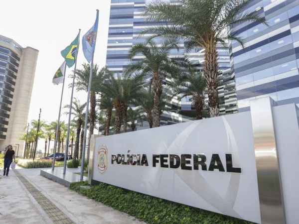 PF envia a Gilmar e Zanin íntegra de material do celular de Vorcaro