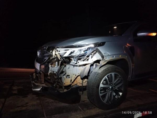 Manobra no acostamento termina em batida na BR-365