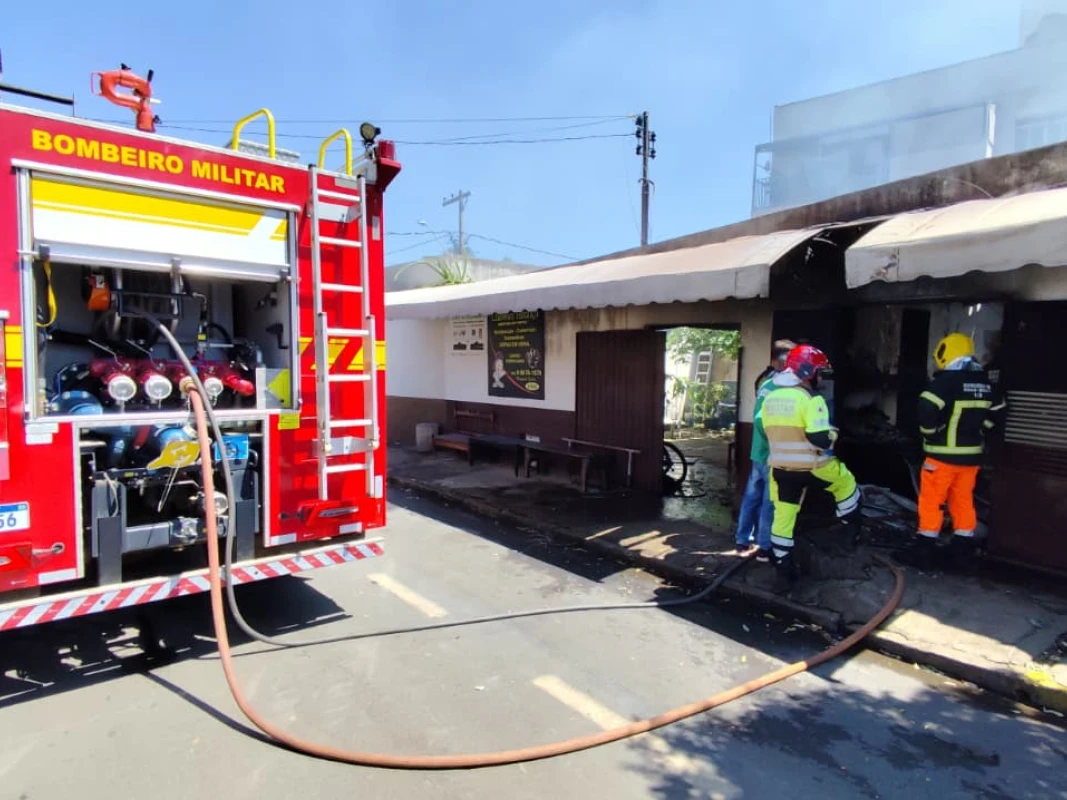 Incêndio atinge chaveiro no Bairro Lagoa Grande