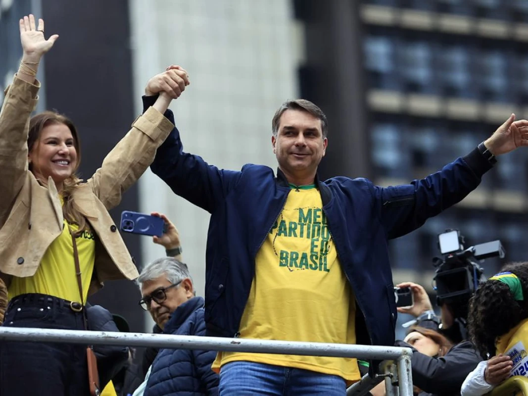 Flávio Bolsonaro é eleito presidente da República