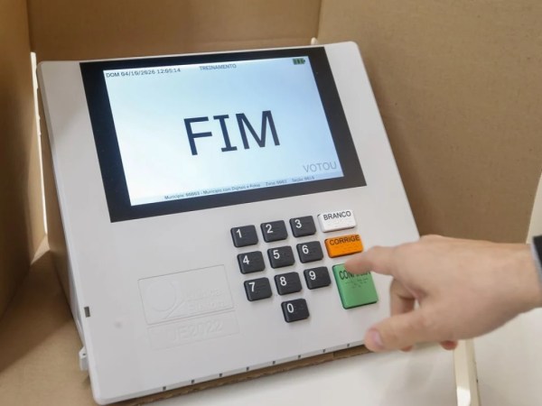 Nas duas primeiras horas de votação, 467 urnas foram substituídas