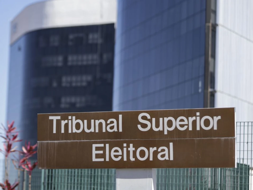 TSE barra anúncios de Lula acusando Flávio de ser contra escala 6x1