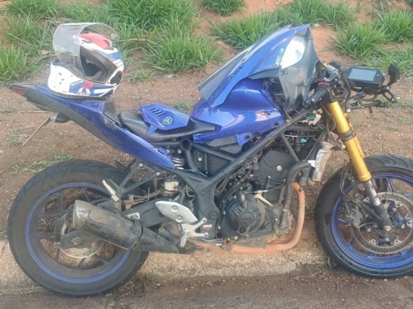 Motociclista fica ferido em colisão com carro na BR-354