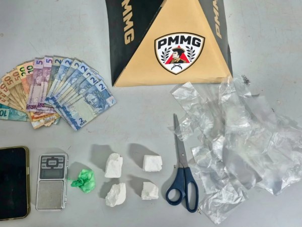 Homem é preso com cinco pedras grandes de cocaína
