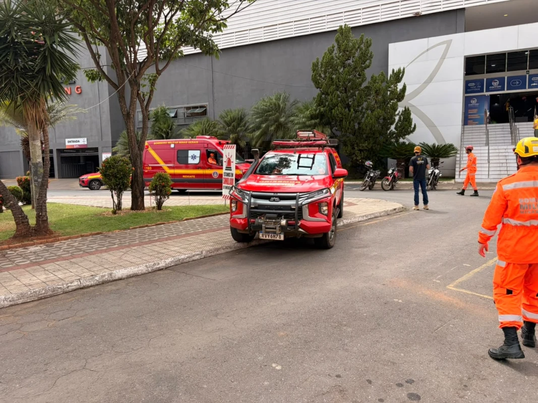 Bombeiros realizam simulado de incêndio no Pátio Central Shopping