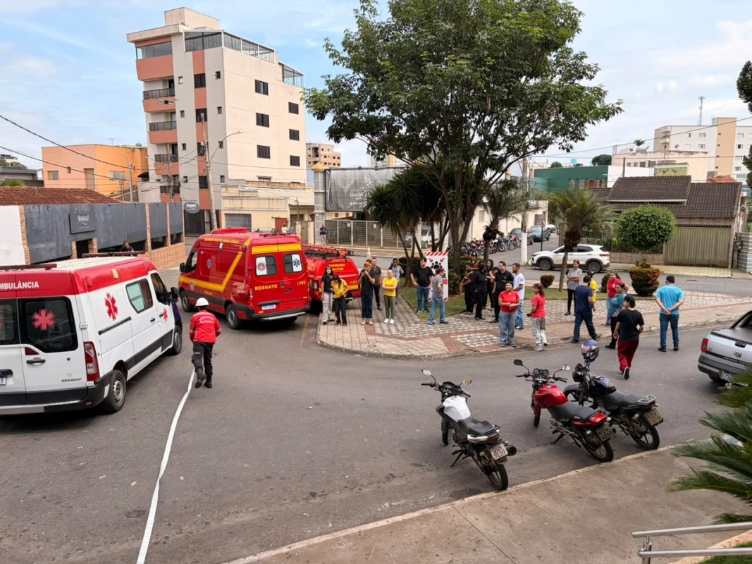 Bombeiros realizam simulado de incêndio no Pátio Central Shopping